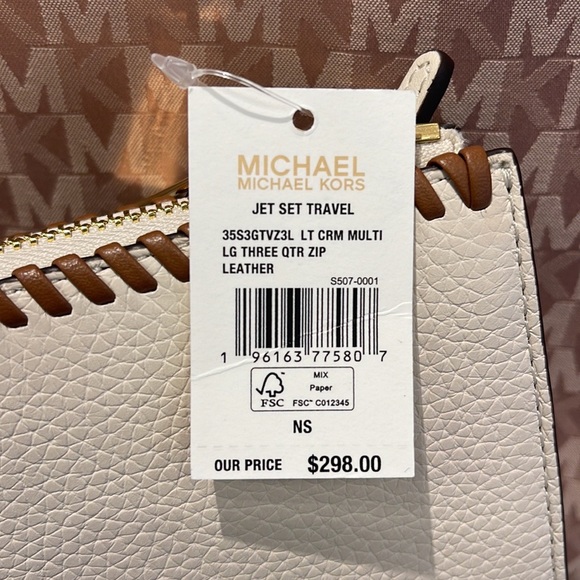 Michael Kors Jet Set Travel Large Pebble Leather Quarter-Zip Wallet
NWT - Picture 13 of 16